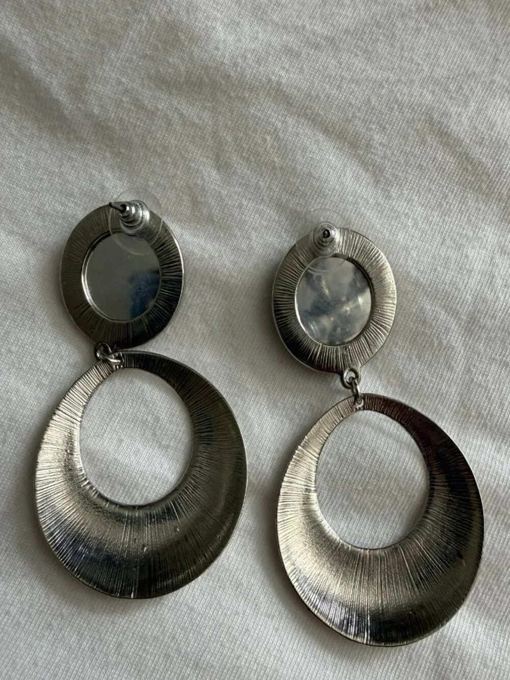 Plum Cabochon Hammered Silver Tone Circle Drop Earrings